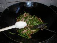 家常芦蒿苔炒香干做法图解7)