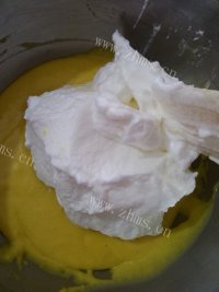 自制戚风蛋糕做法图解12)