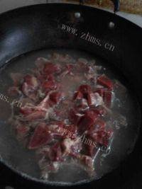口感丰富的牛肉萝卜汤做法图解2)