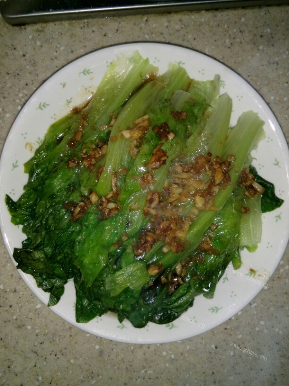 色泽鲜亮的白灼生菜