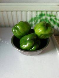 家常菜肉炒青椒做法图解1)