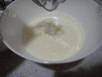 香气逼人的烫面戚风做法图解8)