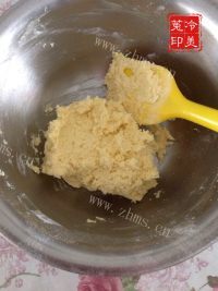 自制蛋黄椰蓉球做法图解5)