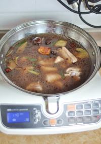 美味的腐乳猪蹄做法图解6)
