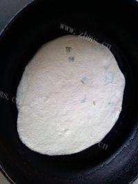 记忆中的葱油饼做法图解10)