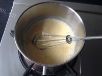 自制香葱肉松面包卷做法图解2)