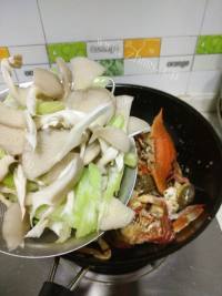 爽口的香辣花蛤蟹做法图解7)