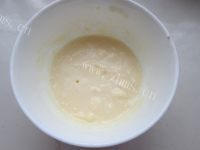 色泽鲜亮的日式炼乳面包做法图解3)