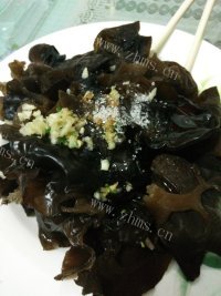 诱人的凉拌黑木耳做法图解6)