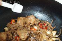 美味干豆角烧排骨做法图解12)
