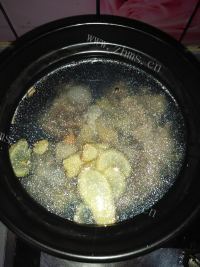好喝的田螺排骨汤做法图解5)