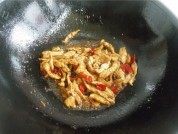 肉丝炒豆角做法图解4)