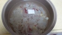 香甜的桑葚雪耳桃胶糖水做法图解3)