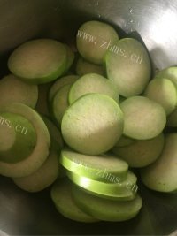 五味俱全的油焖茄子做法图解1)