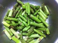 家常菜芦笋炒肉做法图解3)