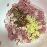 美味的酸菜包子做法图解2)
