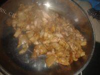 香味四溢的芹菜炒瘦肉做法图解7)