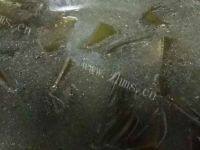 美味的海带龙骨汤做法图解3)