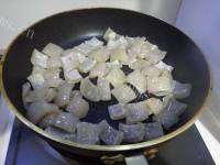 酥脆孜然肉皮做法图解4)