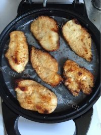 美味的蜜汁鸡排做法图解5)