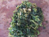 口感好的凉拌菠菜花生米做法图解2)