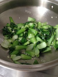 脆嫩可口的蒜香青菜做法图解8)