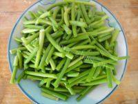「DIY美食」蒜薹炒肉做法图解1)