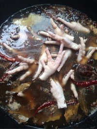 美味的卤鸡爪做法图解6)