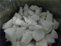 滋补的白萝卜猪骨汤做法图解1)