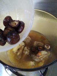 口感不错的肉骨茶做法图解8)