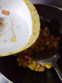 美味的咖喱油土豆鸡腿肉做法图解7)