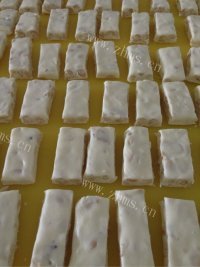 自制花生牛扎糖做法图解10)
