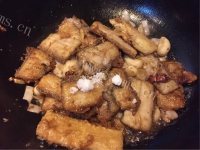 鲜美可口的红烧带鱼做法图解5)