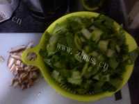 美味的青菜炒香菇做法图解3)