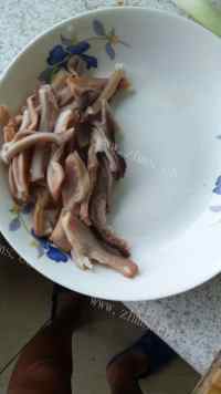 家常菜青椒炒猪肚做法图解1)