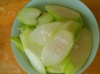 美味的番茄丝瓜汤做法图解2)