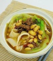 美味的浇汁牛肉黄豆面