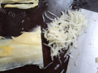 美味的酸菜氽白肉做法图解8)