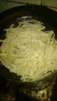 健康美食炒土豆丝做法图解4)