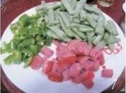 家常菜火腿炒四季豆做法图解1)