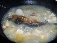 鲫鱼豆腐汤做法图解9)