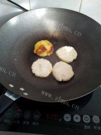 好吃的煎土豆饼做法图解8)