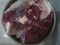 美味的五香酱牛肉做法图解2)