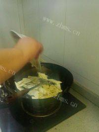 家常菜茭白炒木耳做法图解6)