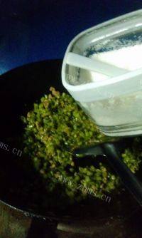 美味的肉末豆角做法图解6)