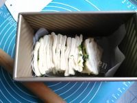 美味手撕香葱面包做法图解12)