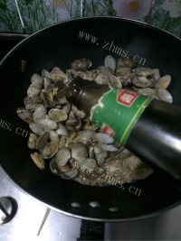 色泽不错的香辣花甲做法图解12)
