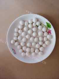 美味的双薯芋头小圆子汤做法图解4)