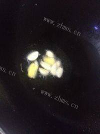 家常菜青椒炒肥肠做法图解5)