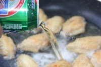 美味的啤酒酱香鸡翅做法图解6)